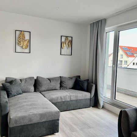 Nujen- Hotel Und Apartment Stuttgart Zuffenhausen Bagian luar foto