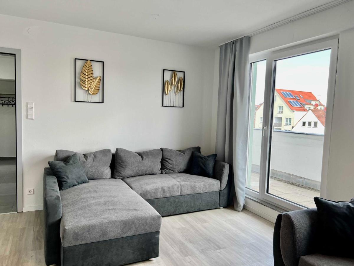 Nujen- Hotel Und Apartment Stuttgart Zuffenhausen Bagian luar foto