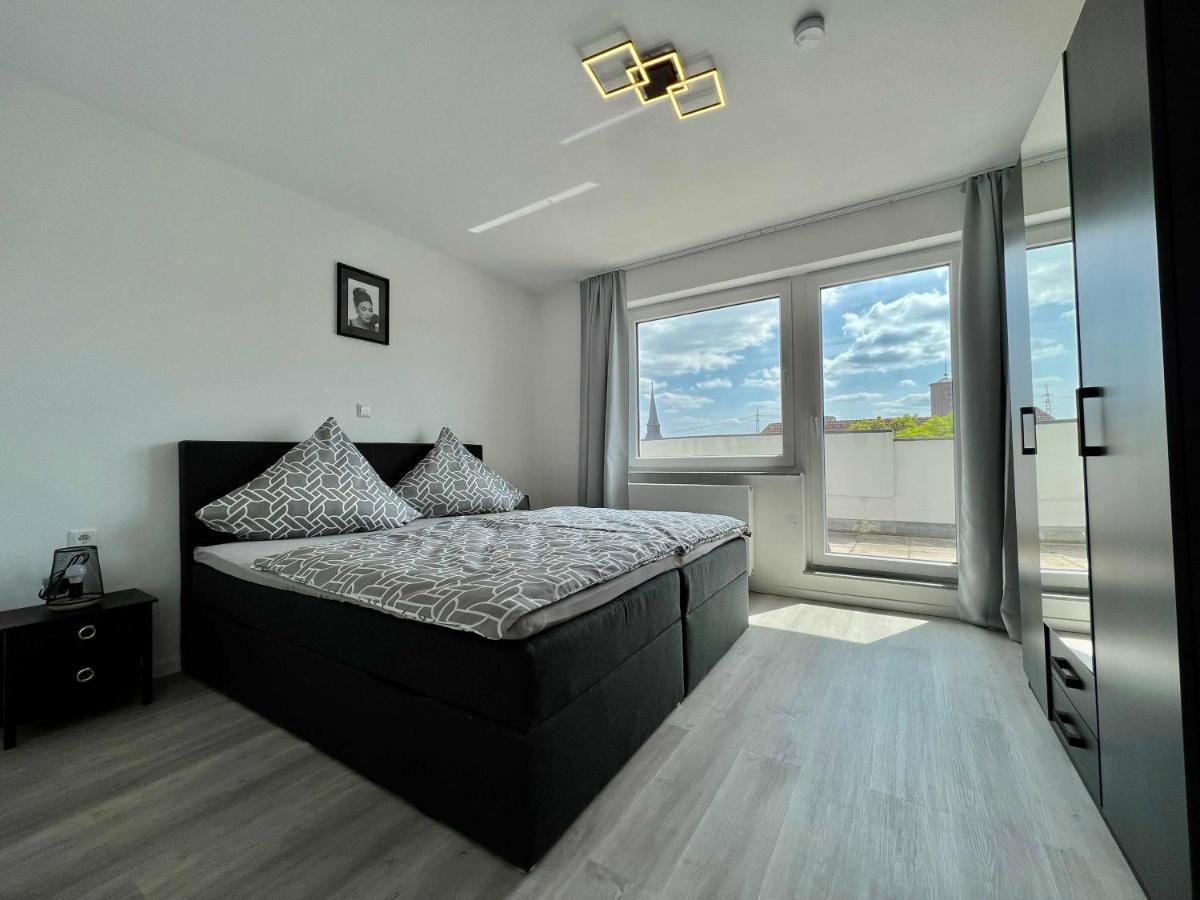 Nujen- Hotel Und Apartment Stuttgart Zuffenhausen Bagian luar foto