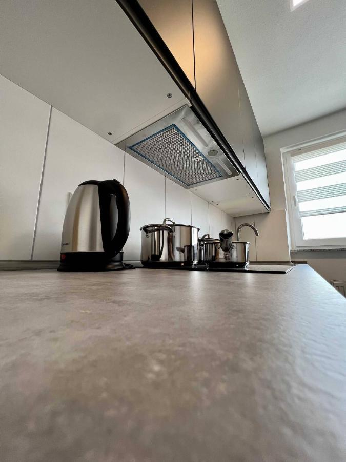 Nujen- Hotel Und Apartment Stuttgart Zuffenhausen Bagian luar foto