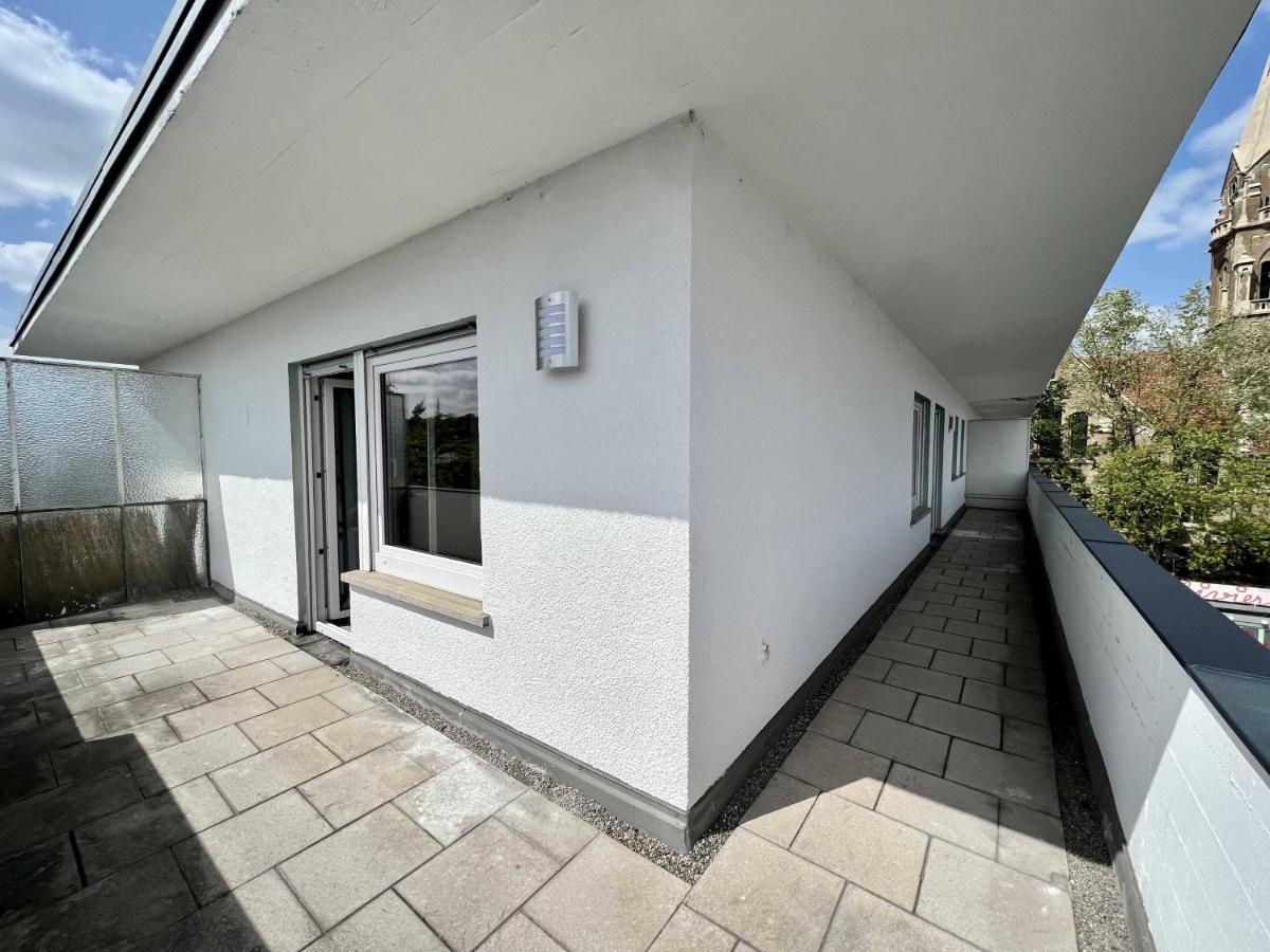 Nujen- Hotel Und Apartment Stuttgart Zuffenhausen Bagian luar foto