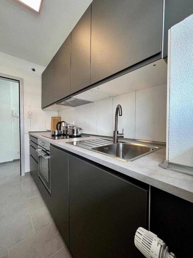 Nujen- Hotel Und Apartment Stuttgart Zuffenhausen Bagian luar foto