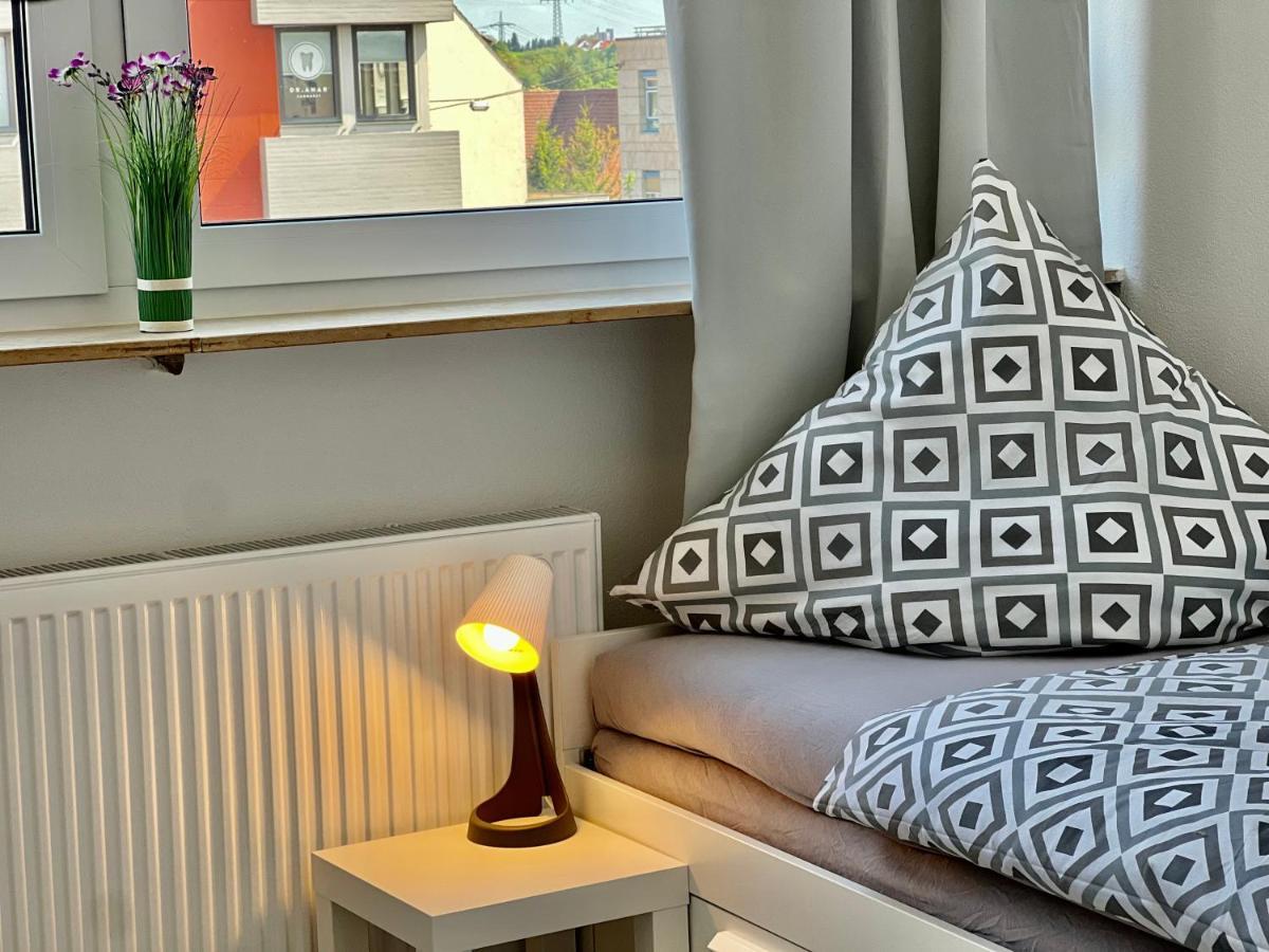 Nujen- Hotel Und Apartment Stuttgart Zuffenhausen Bagian luar foto
