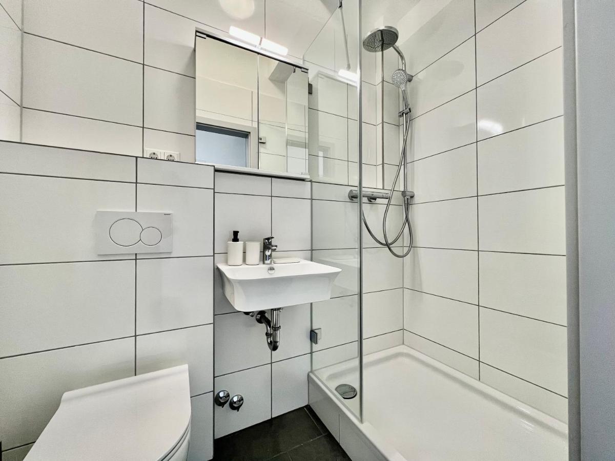 Nujen- Hotel Und Apartment Stuttgart Zuffenhausen Bagian luar foto