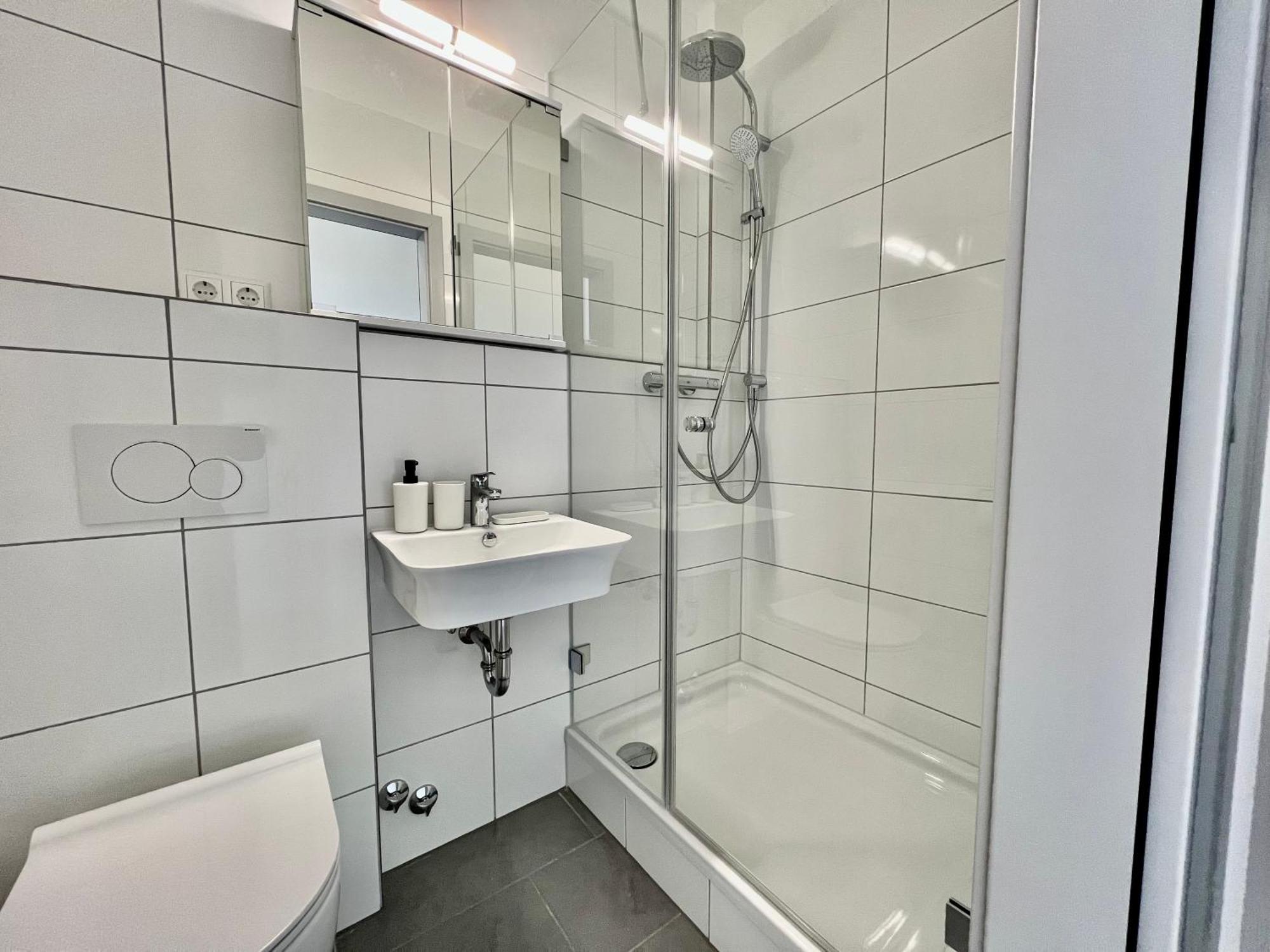 Nujen- Hotel Und Apartment Stuttgart Zuffenhausen Bagian luar foto